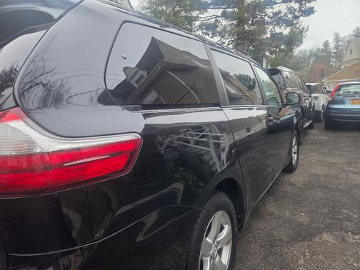 2017 Toyota Sienna LE Auto Access Seat