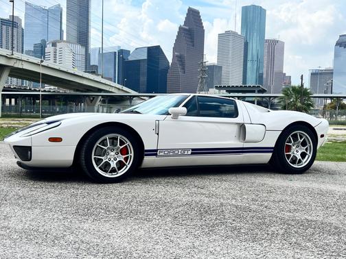 2005 Ford GT Base