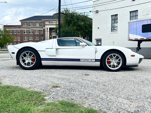 2005 Ford GT Base