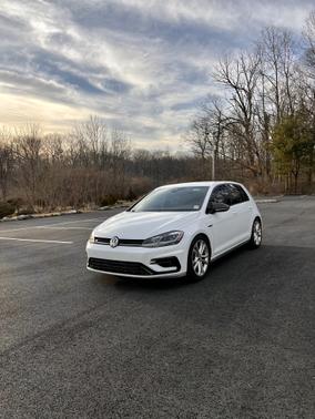Photo 2 of 12 of 2019 Volkswagen Golf R 4-Door w/DCC & Navigation