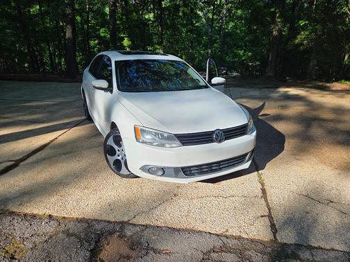 White 2012 Volkswagen Jetta SEL Premium