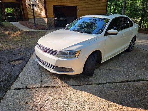 White 2012 Volkswagen Jetta SEL Premium