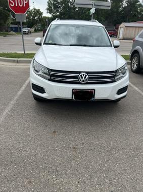 Photo 1 of 17 of 2017 Volkswagen Tiguan 2.0T Wolfsburg Edition