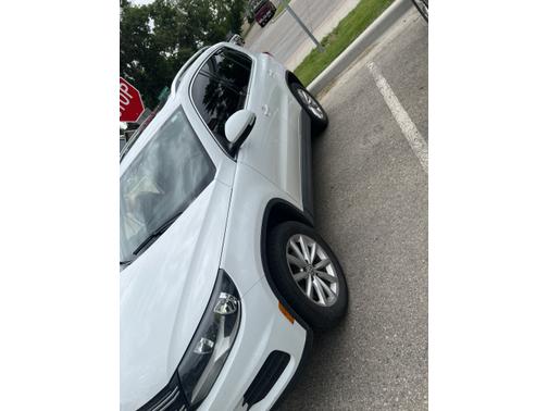 Photo 2 of 17 of 2017 Volkswagen Tiguan 2.0T Wolfsburg Edition