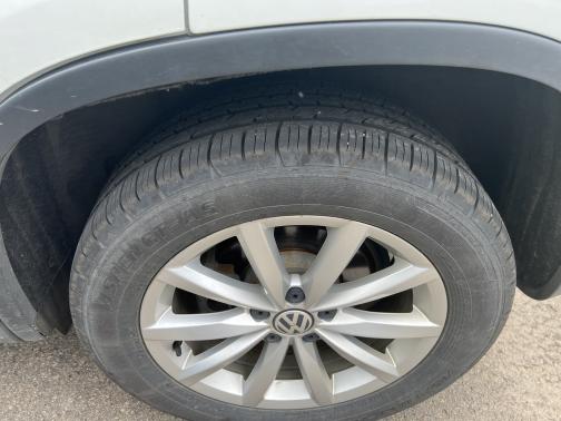 Photo 3 of 17 of 2017 Volkswagen Tiguan 2.0T Wolfsburg Edition