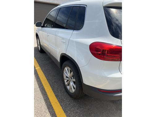 Photo 5 of 17 of 2017 Volkswagen Tiguan 2.0T Wolfsburg Edition