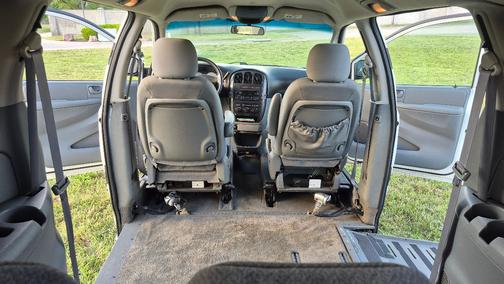 White 2006 Dodge Grand Caravan SXT