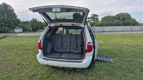 White 2006 Dodge Grand Caravan SXT
