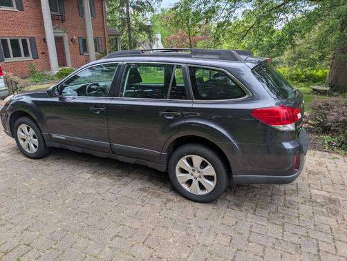 Gray 2012 Subaru Outback 2.5i