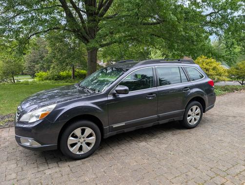 Gray 2012 Subaru Outback 2.5i