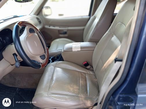 Brown 2000 Ford Explorer Eddie Bauer