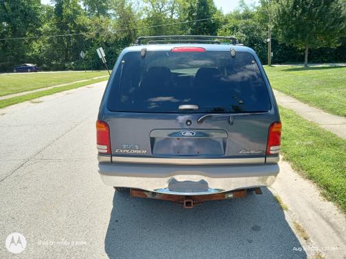 Brown 2000 Ford Explorer Eddie Bauer