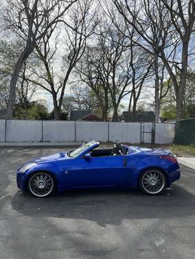 Blue 2004 Nissan 350Z Enthusiast