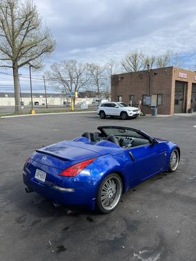 Blue 2004 Nissan 350Z Enthusiast