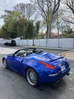 Blue 2004 Nissan 350Z Enthusiast