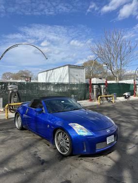 Blue 2004 Nissan 350Z Enthusiast