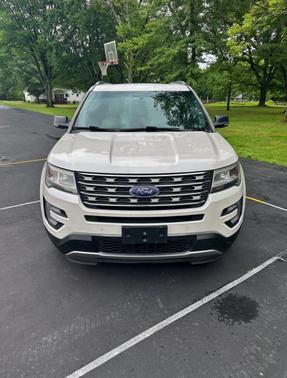 White 2017 Ford Explorer XLT