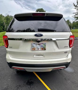 White 2017 Ford Explorer XLT