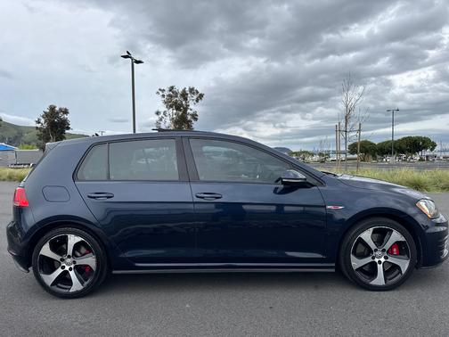 2017 Volkswagen Golf GTI SE 4-Door
