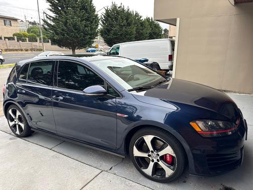 2017 Volkswagen Golf GTI SE 4-Door