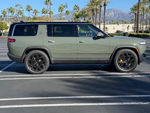 2022 Rivian R1S Launch Edition