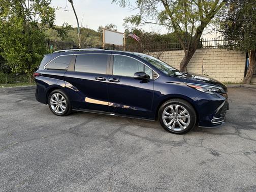 2022 Toyota Sienna Platinum
