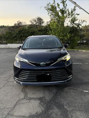 2022 Toyota Sienna Platinum