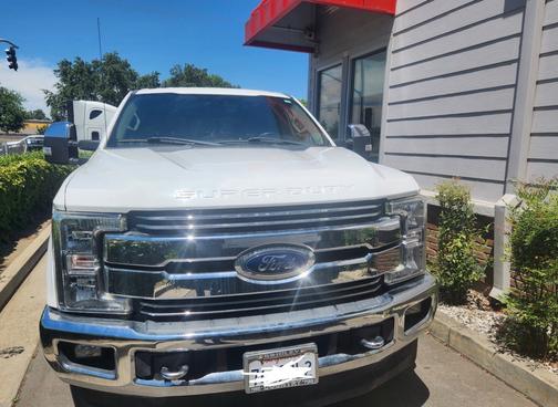 White 2019 Ford F-250 Lariat