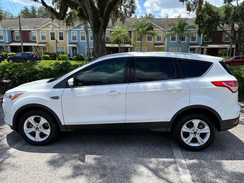 White 2015 Ford Escape SE