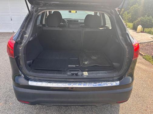 Black 2017 Nissan Rogue Sport SV