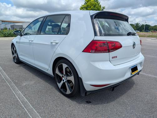 White 2016 Volkswagen Golf GTI 2.0T Autobahn w/Performance Package 4-Door