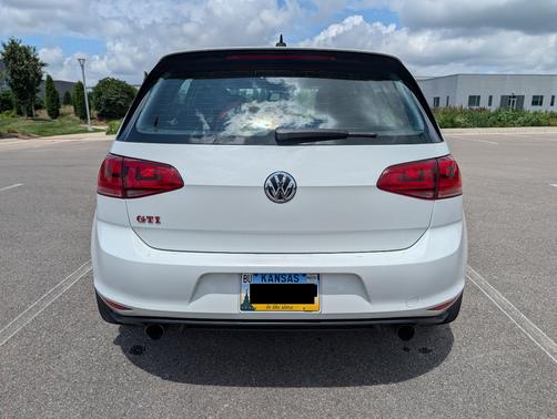 White 2016 Volkswagen Golf GTI 2.0T Autobahn w/Performance Package 4-Door