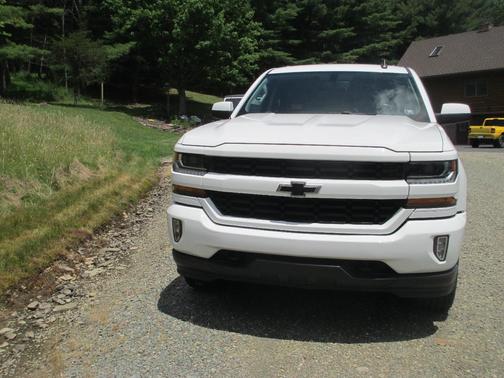 White 2018 Chevrolet Silverado 1500 1LT