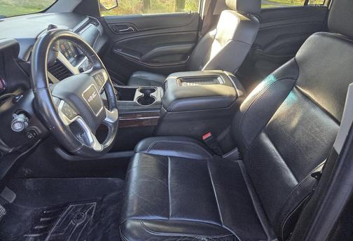 Black 2016 GMC Yukon XL SLT