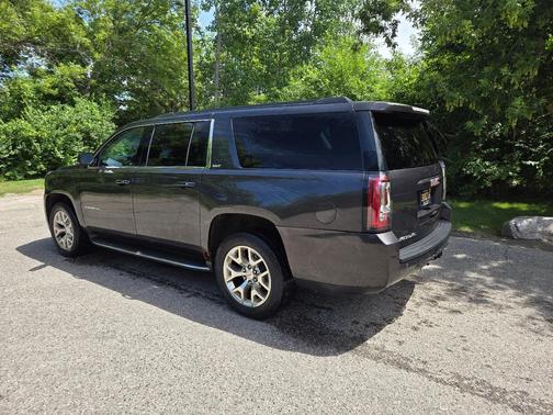 Black 2016 GMC Yukon XL SLT
