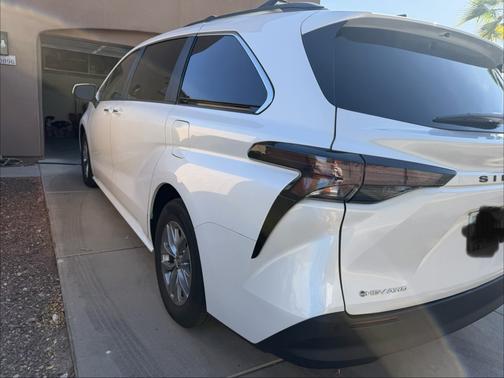 White 2025 Toyota Sienna XLE
