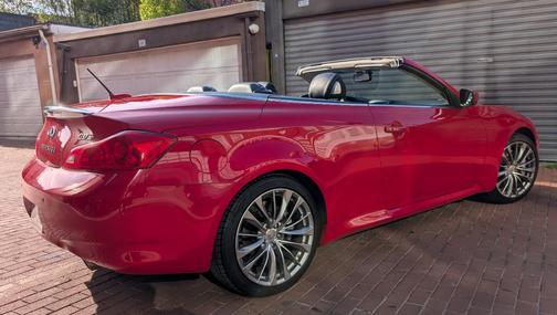 Red 2011 INFINITI G37 Base