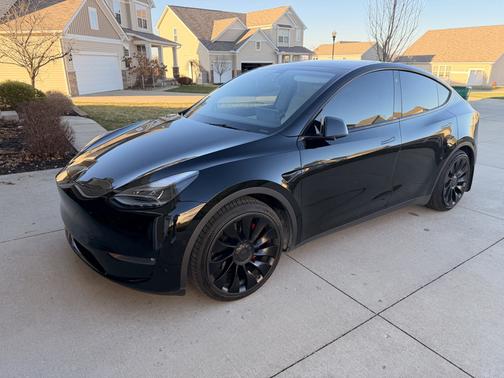 Black 2022 Tesla Model Y Performance