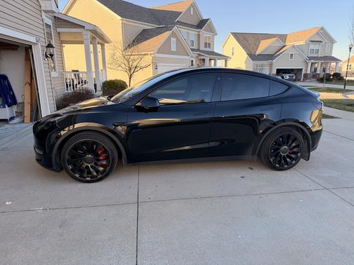 Black 2022 Tesla Model Y Performance