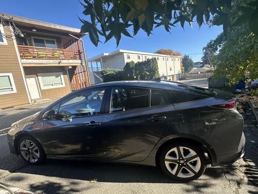 Gray 2018 Toyota Prius Four Touring
