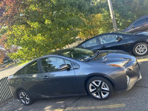 Gray 2018 Toyota Prius Four Touring