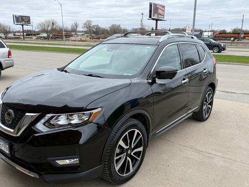 Black 2019 Nissan Rogue SL