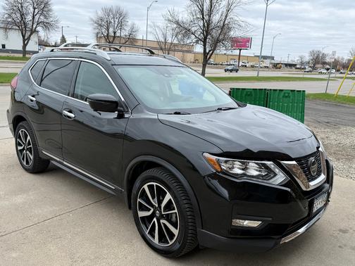 Black 2019 Nissan Rogue SL