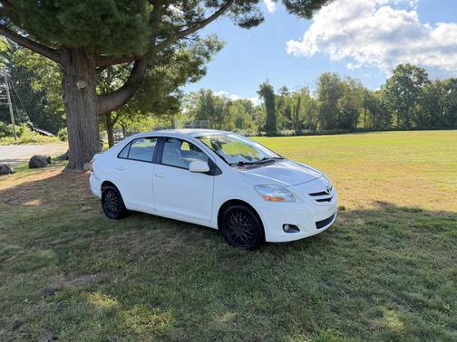 White 2008 Toyota Yaris S