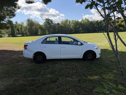 White 2008 Toyota Yaris S