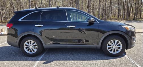 Black 2016 Kia Sorento LX