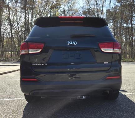 Black 2016 Kia Sorento LX