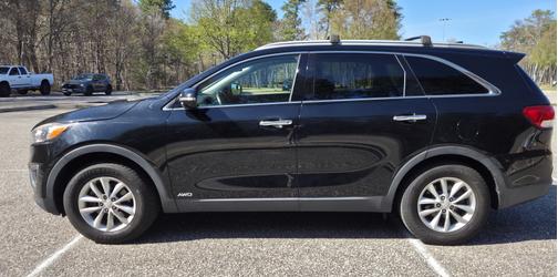 Black 2016 Kia Sorento LX
