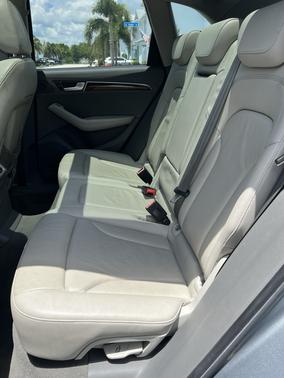 Green 2010 Audi Q5 3.2 Premium