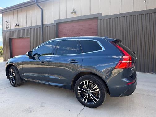 Blue 2019 Volvo XC60 T6 Momentum